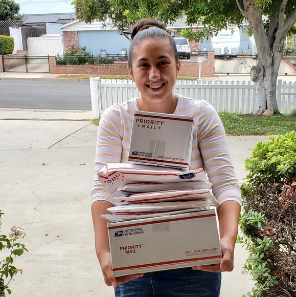 Meet your Posher, Caitlin - Picture 9 of 12